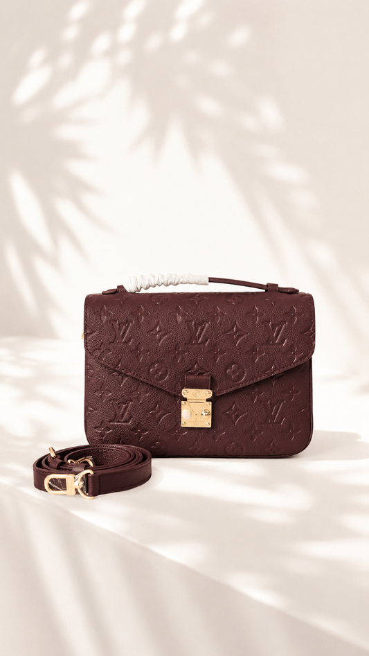 Louis Vuitton Pochette Métis Giant Monogram